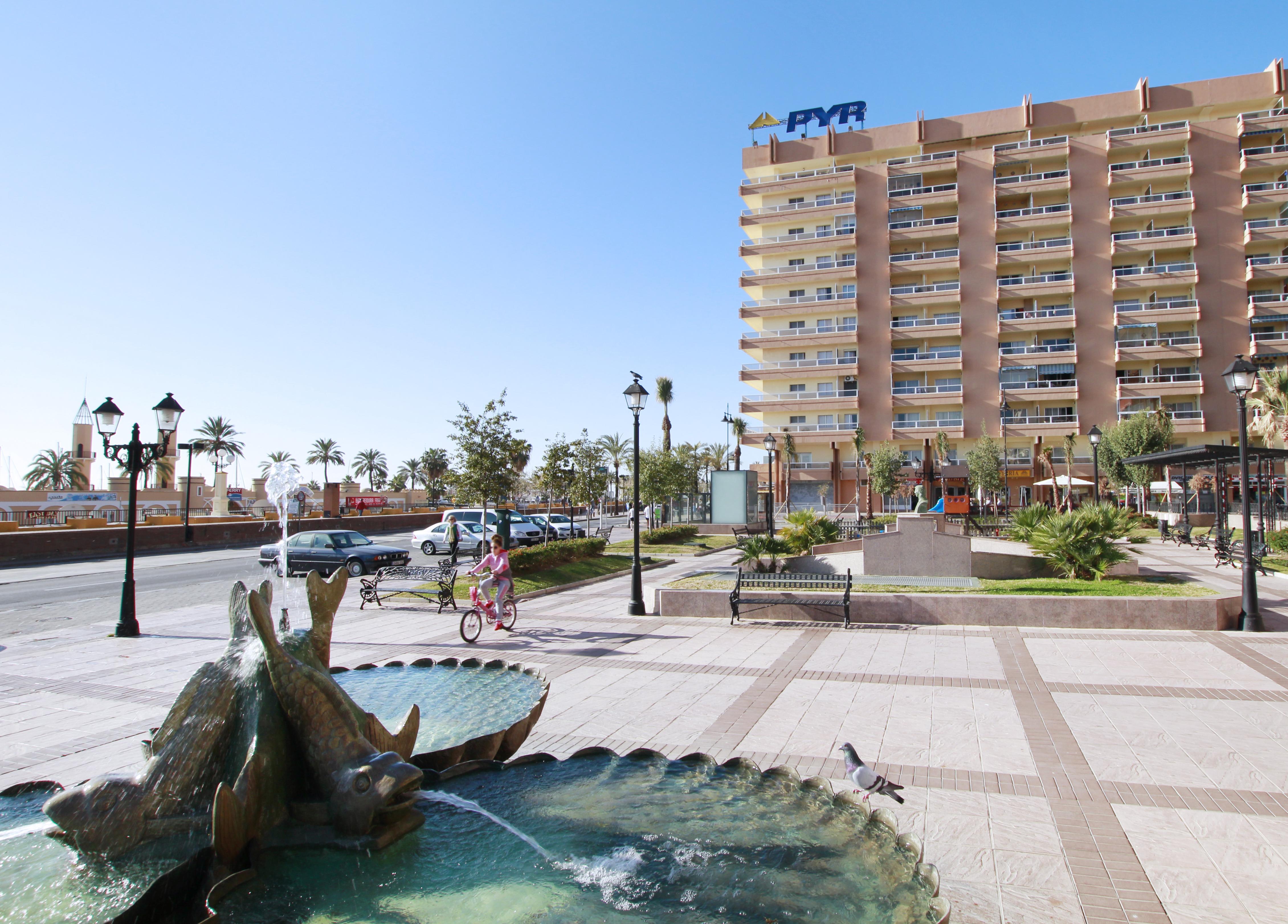 Hotel Apartamentos Pyr Fuengirola Ngoại thất bức ảnh