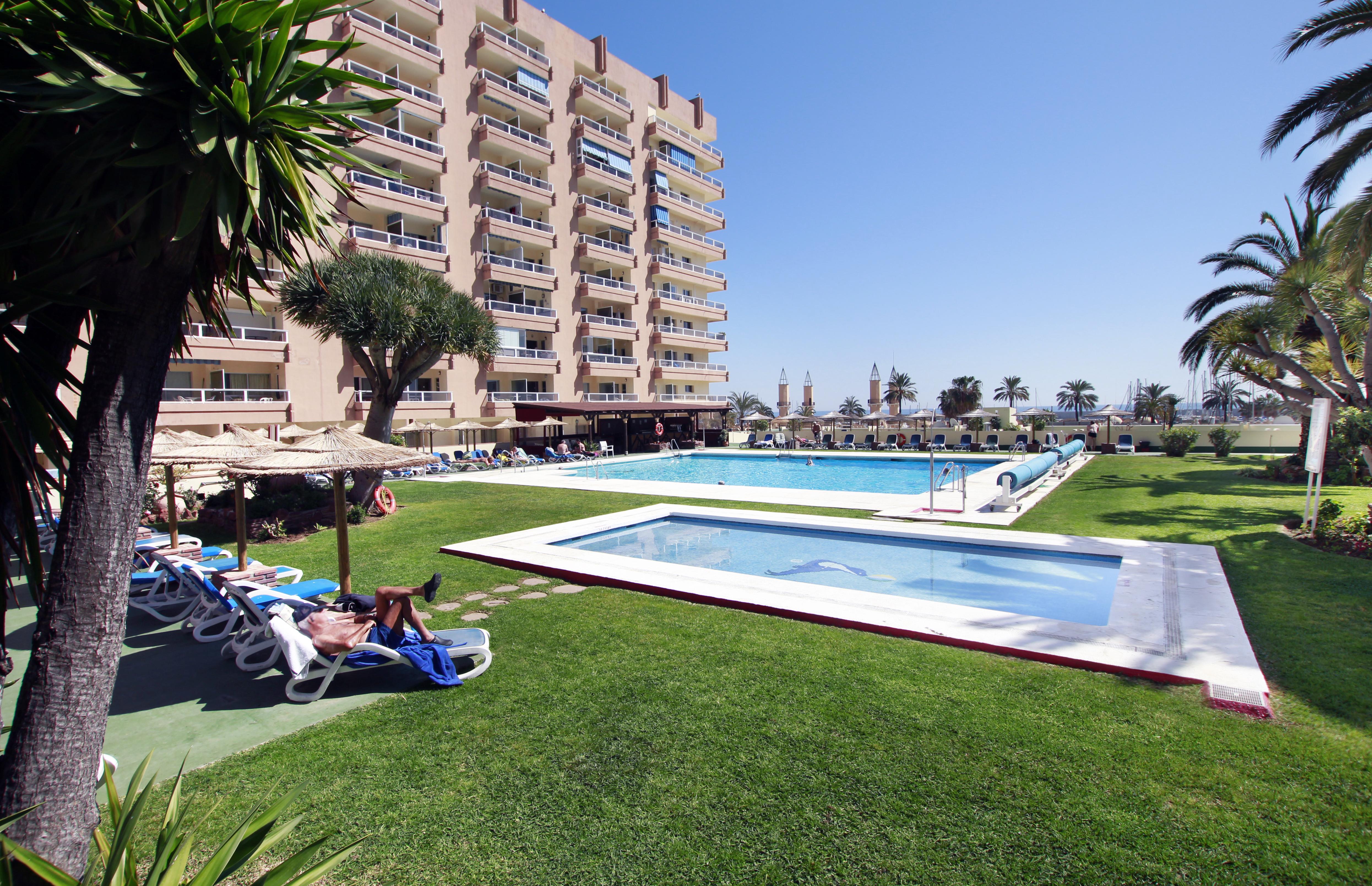 Hotel Apartamentos Pyr Fuengirola Ngoại thất bức ảnh