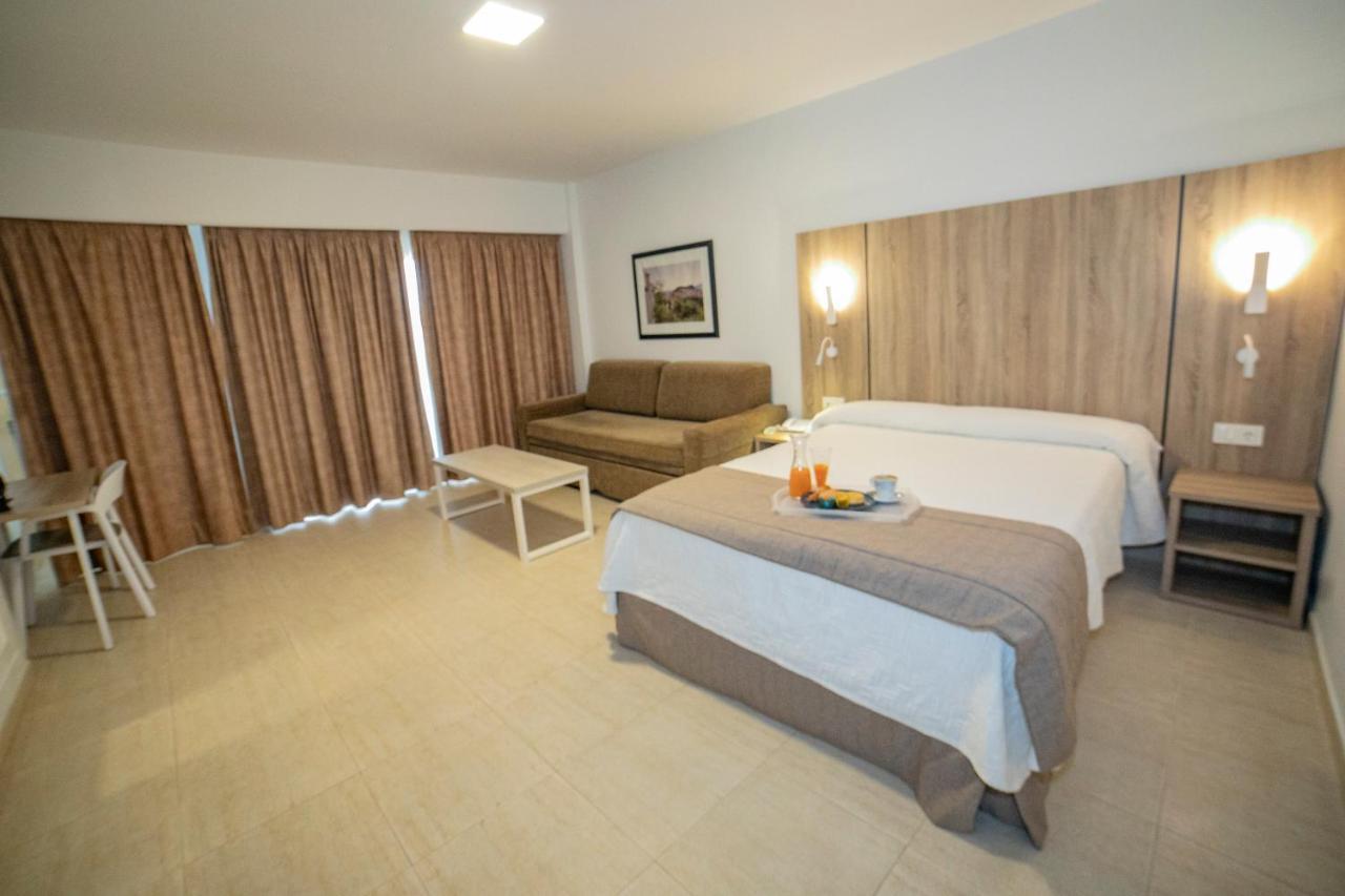 Hotel Apartamentos Pyr Fuengirola Ngoại thất bức ảnh