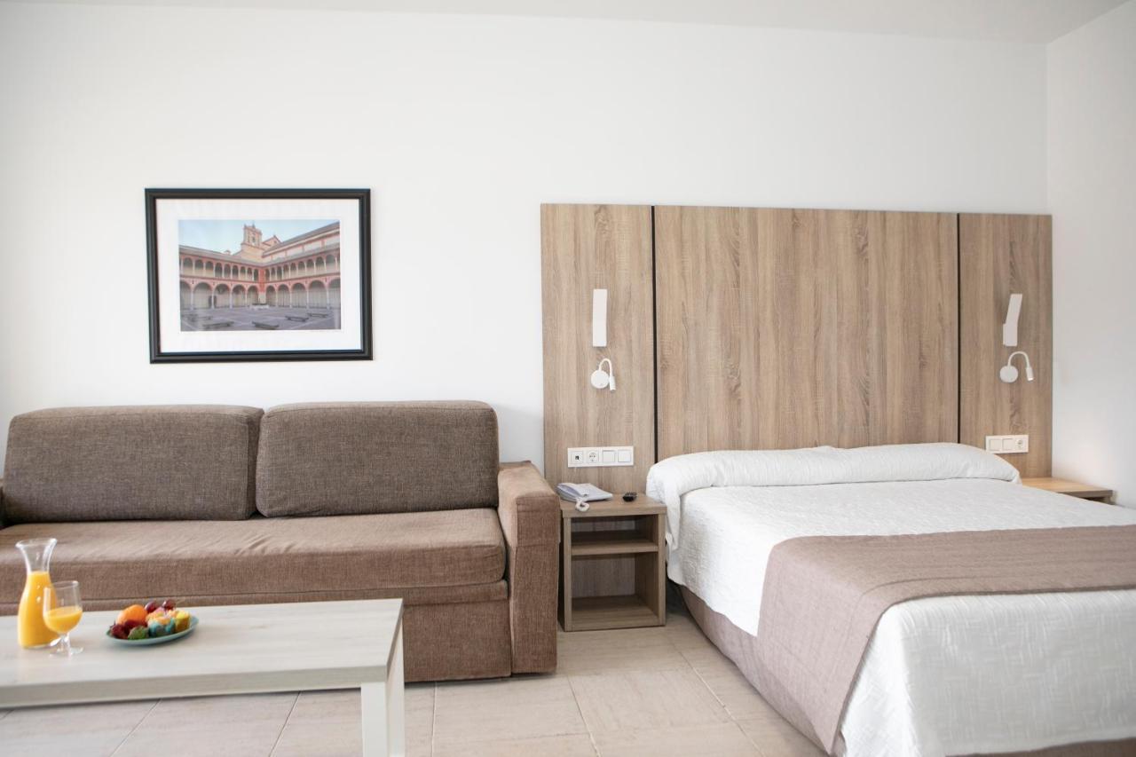 Hotel Apartamentos Pyr Fuengirola Ngoại thất bức ảnh
