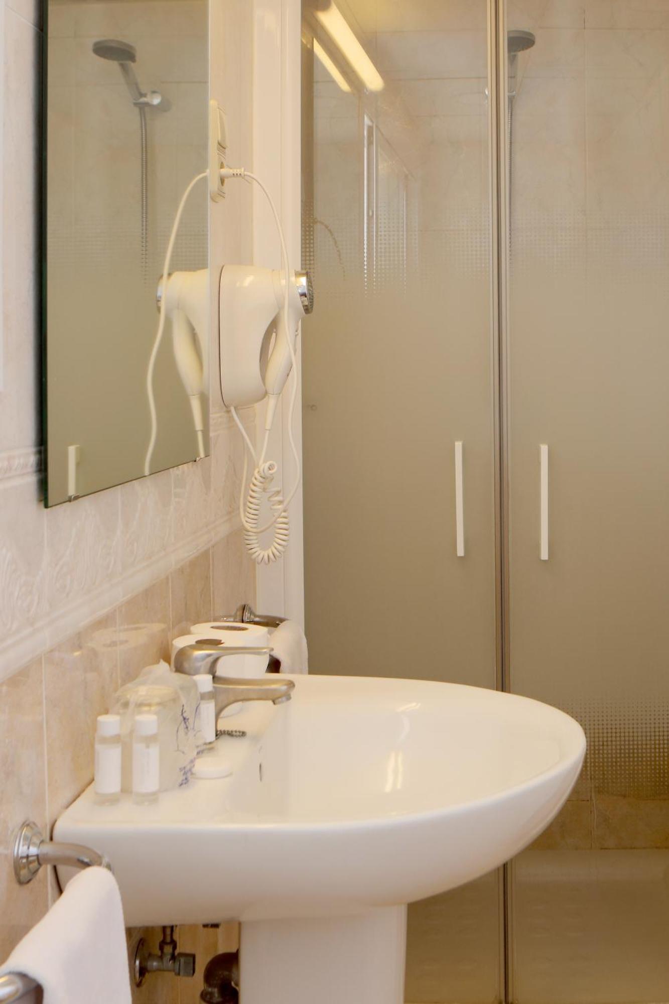 Hotel Apartamentos Pyr Fuengirola Ngoại thất bức ảnh