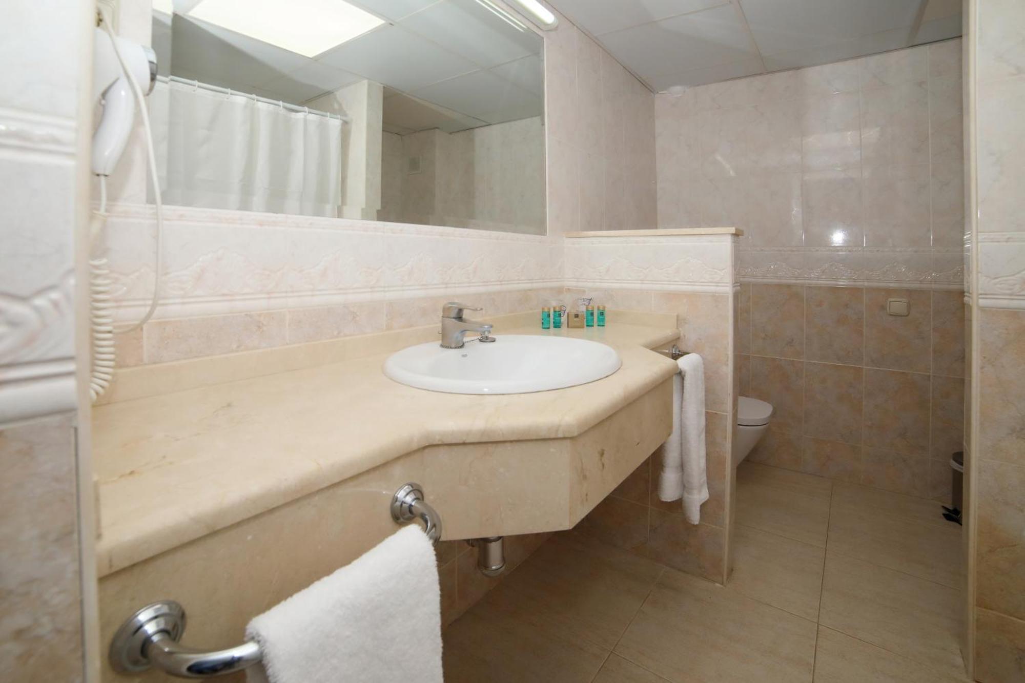Hotel Apartamentos Pyr Fuengirola Ngoại thất bức ảnh