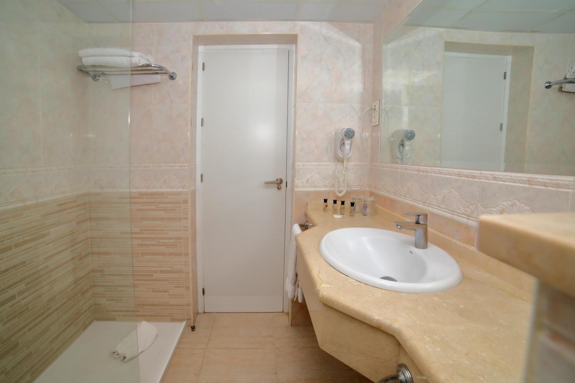 Hotel Apartamentos Pyr Fuengirola Ngoại thất bức ảnh