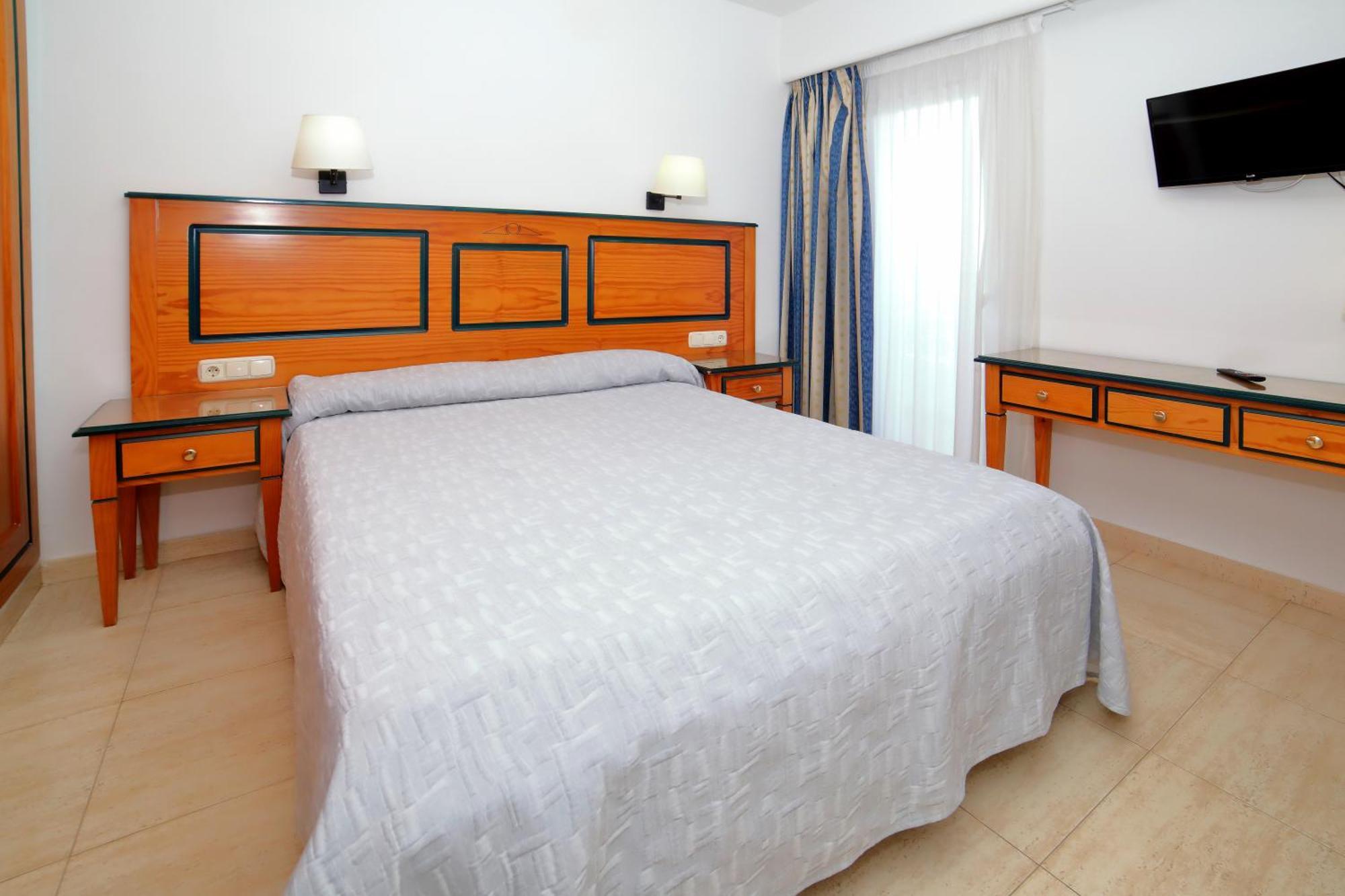Hotel Apartamentos Pyr Fuengirola Ngoại thất bức ảnh
