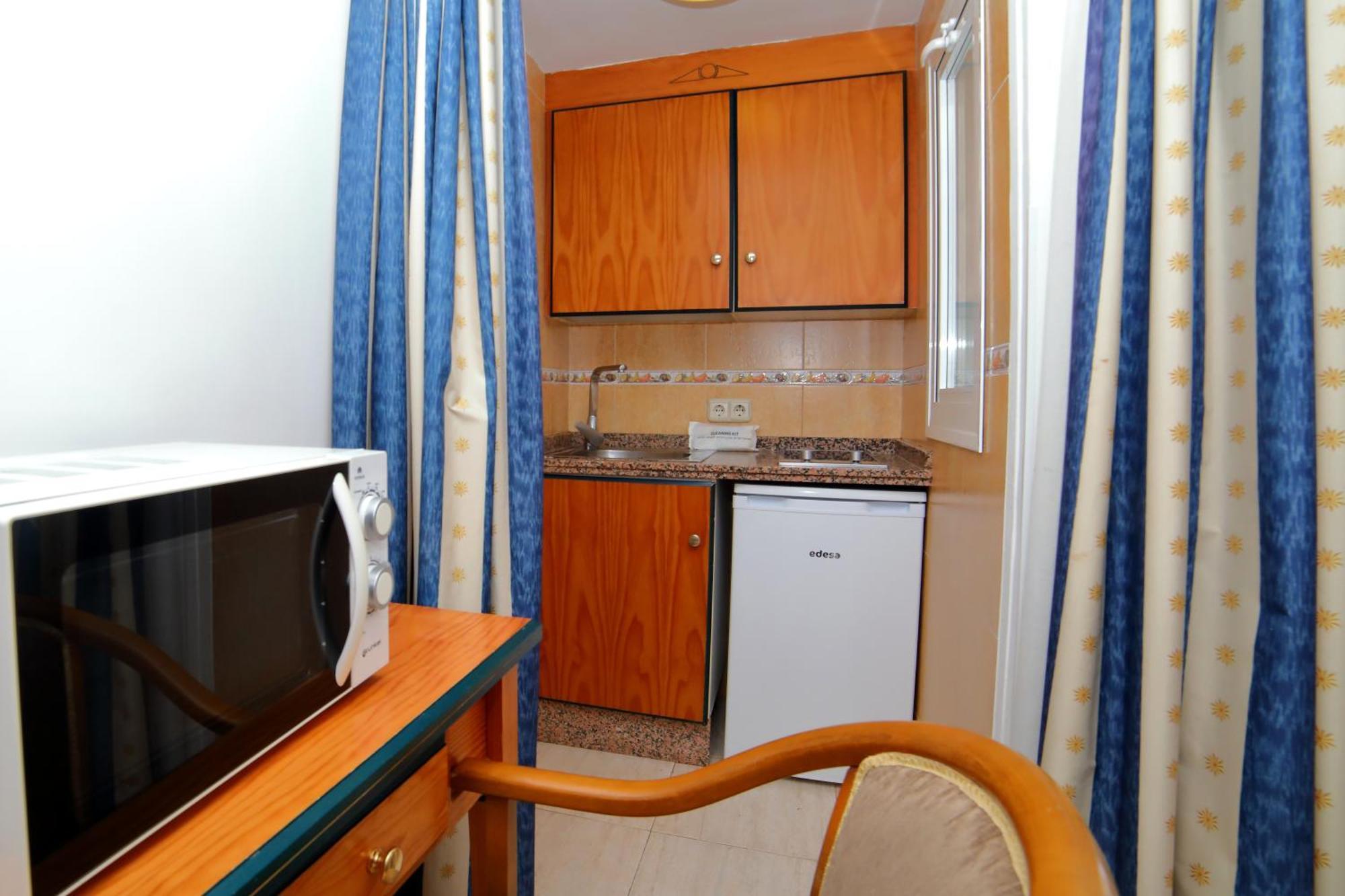 Hotel Apartamentos Pyr Fuengirola Ngoại thất bức ảnh